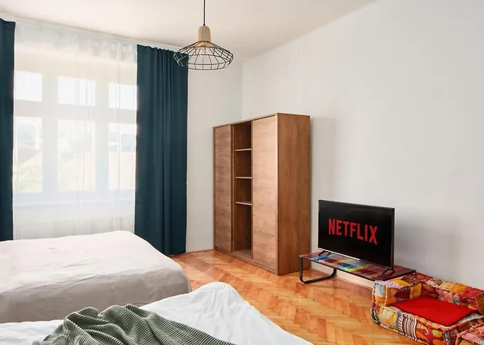 Prague Days - Spacious 3Bdr Apartment - Trendy Neighbourhood